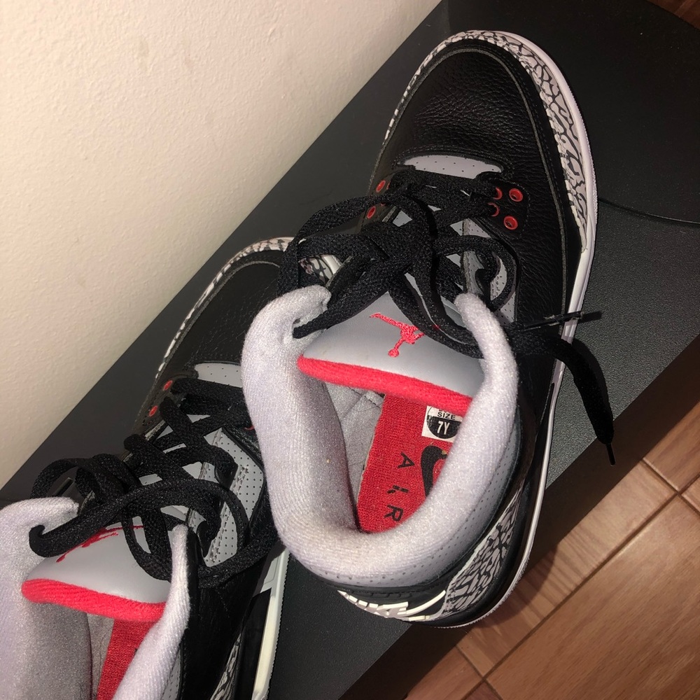 Air Jordan 3 Retro (Black Cement)